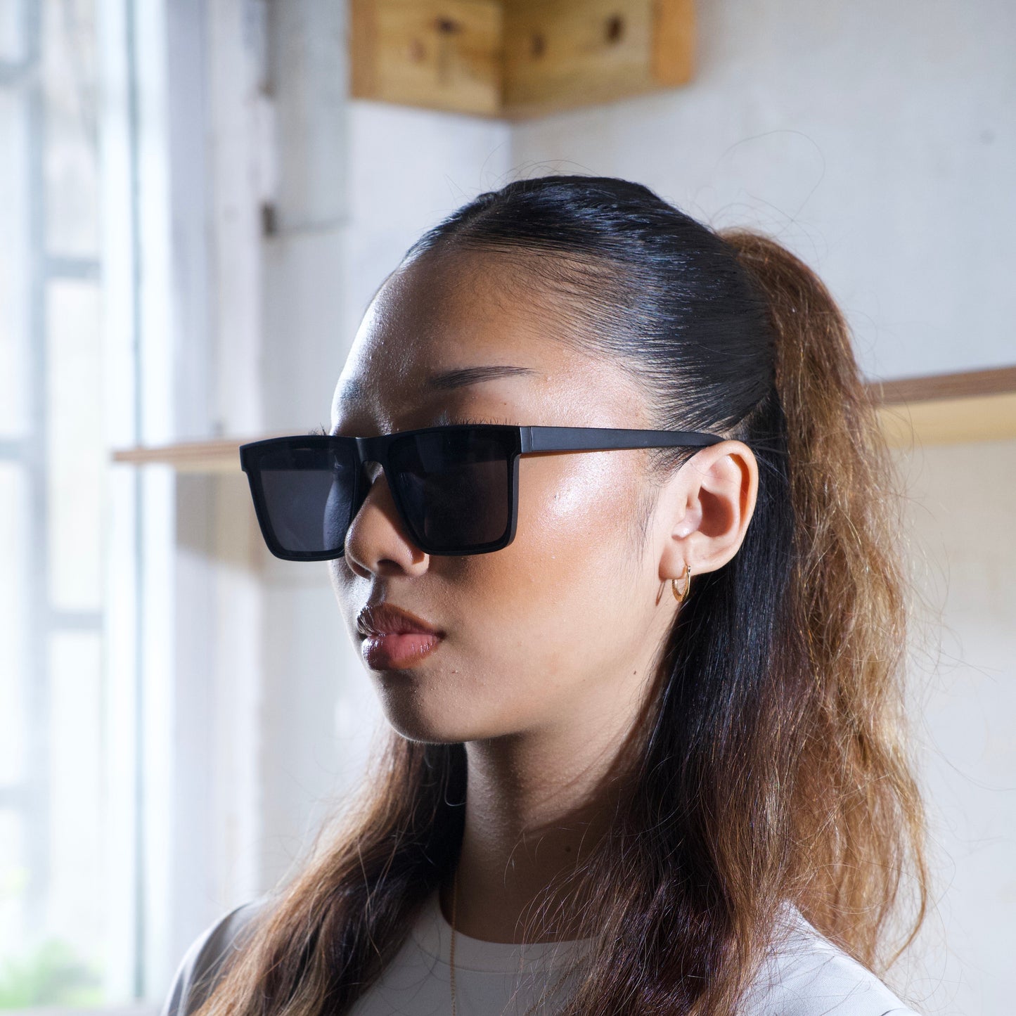 LARGE BLACK FRAMES