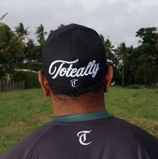 SIGNATURE FITTED CAP