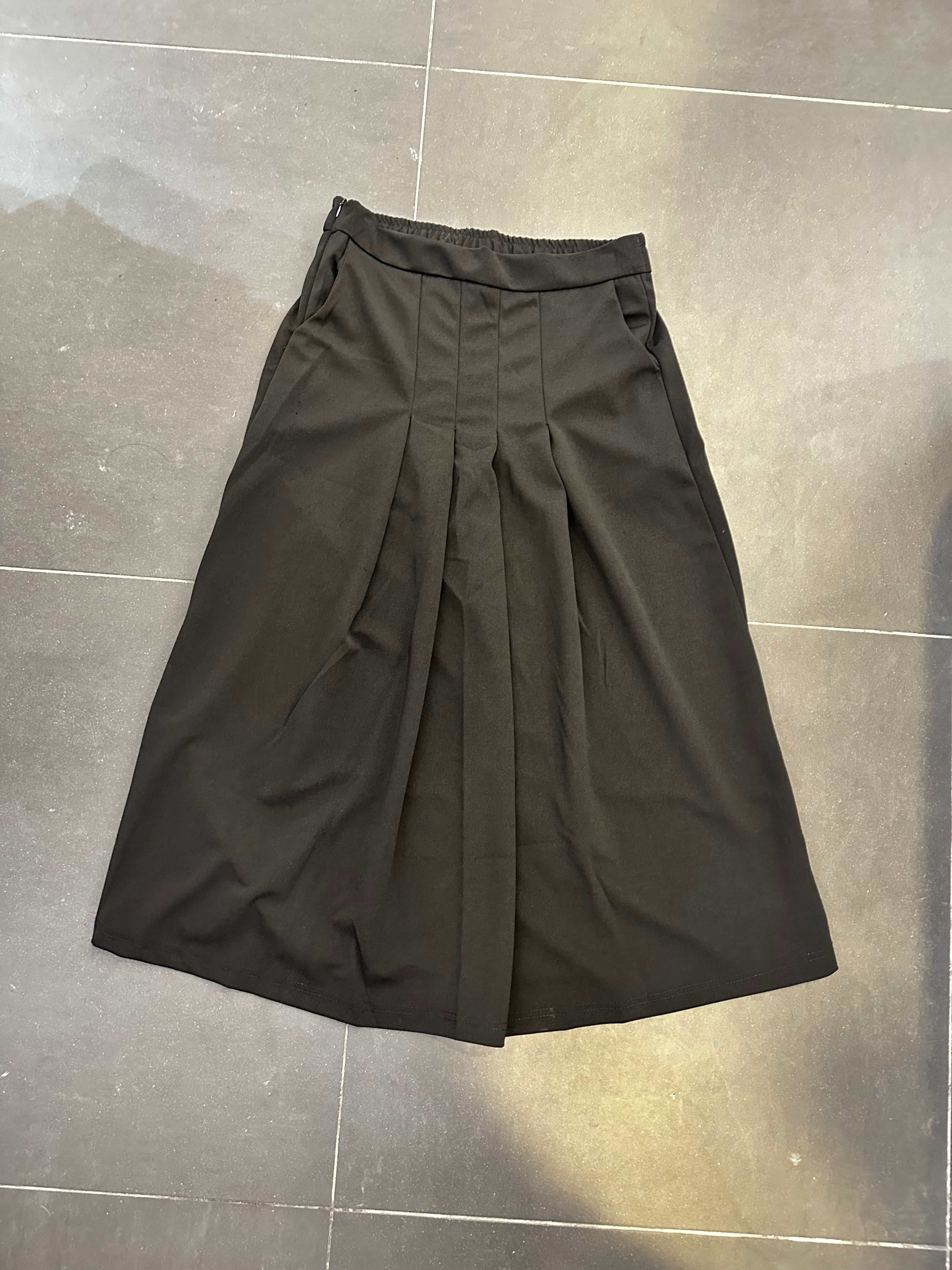 PLEATED SKIRT