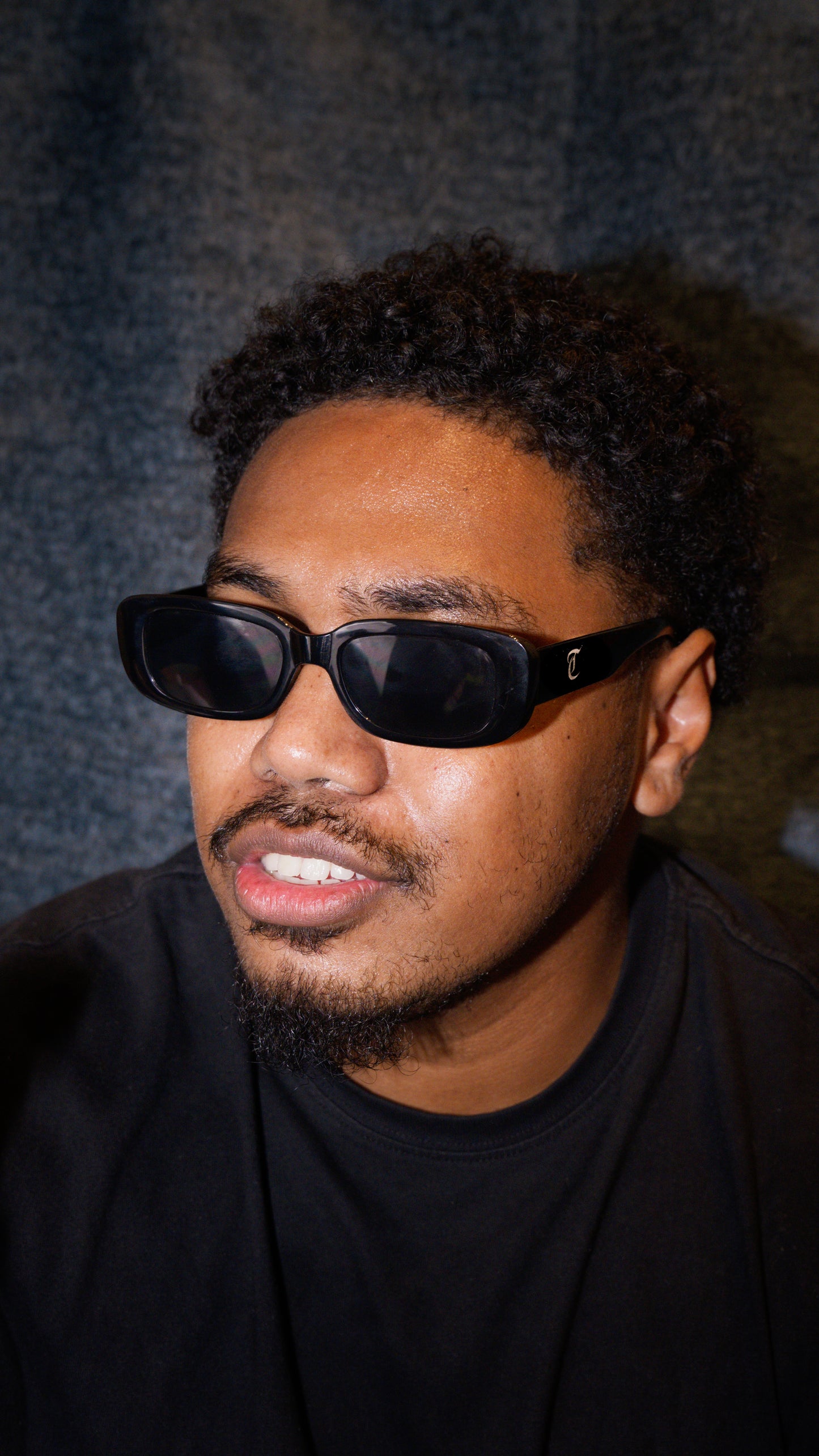 Black T Detail Frames